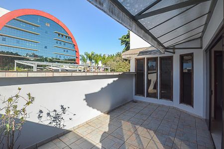 Casa à venda com 250m², 3 quartos e 5 vagas Casa à venda com 250m², 3 quartos e 5 vagasQuintal