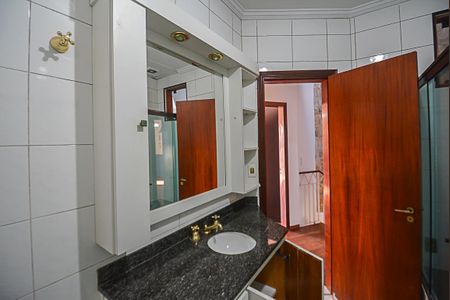 Casa à venda com 250m², 3 quartos e 5 vagas Casa à venda com 250m², 3 quartos e 5 vagasBanheiro