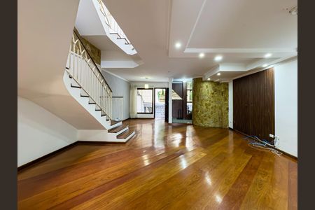 Casa à venda com 250m², 3 quartos e 5 vagasFoto 01