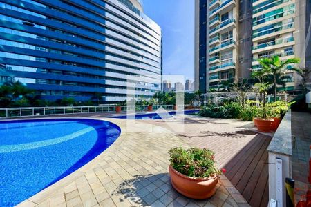 Apartamento à venda com 290m², 4 quartos e 3 vagas Apartamento à venda com 290m², 4 quartos e 3 vagasPiscina