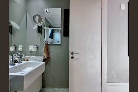 Apartamento à venda com 290m², 4 quartos e 3 vagas Apartamento à venda com 290m², 4 quartos e 3 vagasBanheiro Suíte 2