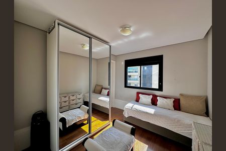 Apartamento à venda com 290m², 4 quartos e 3 vagas Apartamento à venda com 290m², 4 quartos e 3 vagasSuíte 2