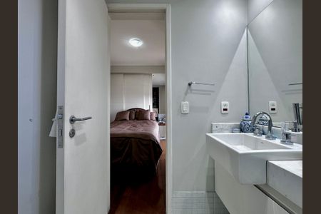 Apartamento à venda com 290m², 4 quartos e 3 vagas Apartamento à venda com 290m², 4 quartos e 3 vagasBanheiro Suíte 1