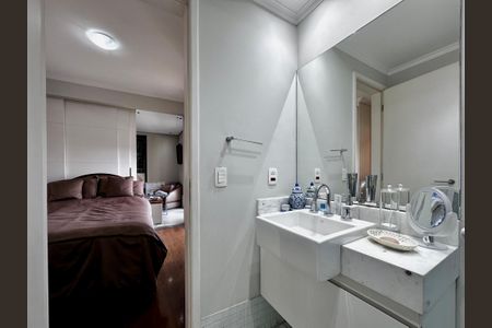 Apartamento à venda com 290m², 4 quartos e 3 vagas Apartamento à venda com 290m², 4 quartos e 3 vagasBanheiro Suíte 1