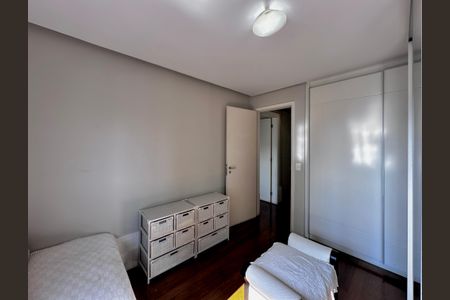 Apartamento à venda com 290m², 4 quartos e 3 vagas Apartamento à venda com 290m², 4 quartos e 3 vagasSuíte 2