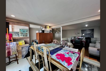 Apartamento à venda com 290m², 4 quartos e 3 vagas Apartamento à venda com 290m², 4 quartos e 3 vagasMezanino