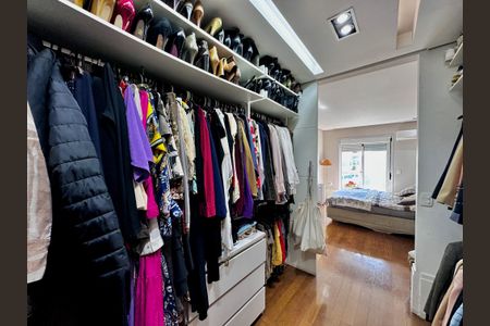 Apartamento à venda com 290m², 4 quartos e 3 vagas Apartamento à venda com 290m², 4 quartos e 3 vagasCloset Suíte 3