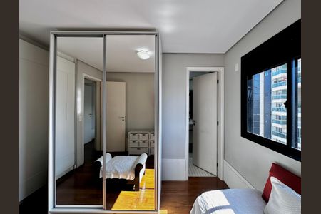 Apartamento à venda com 290m², 4 quartos e 3 vagas Apartamento à venda com 290m², 4 quartos e 3 vagasSuíte 2