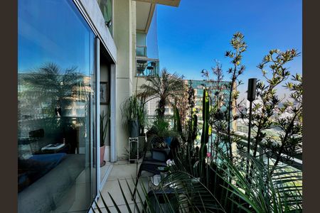 Apartamento à venda com 290m², 4 quartos e 3 vagas Apartamento à venda com 290m², 4 quartos e 3 vagasSacada