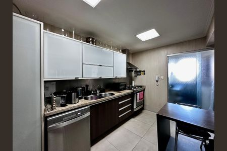 Apartamento à venda com 290m², 4 quartos e 3 vagas Apartamento à venda com 290m², 4 quartos e 3 vagasCozinha