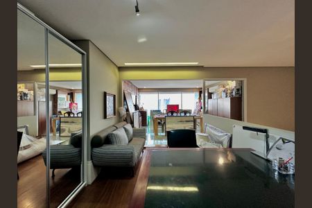 Apartamento à venda com 290m², 4 quartos e 3 vagas Apartamento à venda com 290m², 4 quartos e 3 vagasMezanino