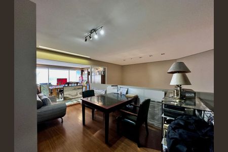 Apartamento à venda com 290m², 4 quartos e 3 vagas Apartamento à venda com 290m², 4 quartos e 3 vagasMezanino
