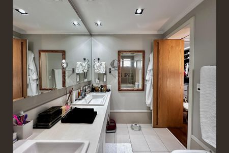 Apartamento à venda com 290m², 4 quartos e 3 vagas Apartamento à venda com 290m², 4 quartos e 3 vagasBanheiro Suíte 3