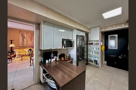 Apartamento à venda com 290m², 4 quartos e 3 vagas Apartamento à venda com 290m², 4 quartos e 3 vagasCozinha