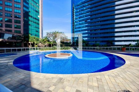 Apartamento à venda com 290m², 4 quartos e 3 vagas Apartamento à venda com 290m², 4 quartos e 3 vagasPiscina