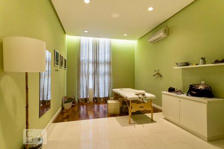 Apartamento à venda com 290m², 4 quartos e 3 vagas Apartamento à venda com 290m², 4 quartos e 3 vagasMassagem