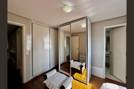 Apartamento à venda com 290m², 4 quartos e 3 vagas Apartamento à venda com 290m², 4 quartos e 3 vagasSuíte 2