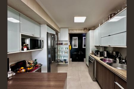 Apartamento à venda com 290m², 4 quartos e 3 vagas Apartamento à venda com 290m², 4 quartos e 3 vagasCozinha