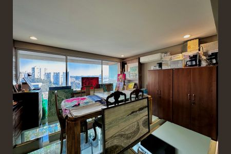 Apartamento à venda com 290m², 4 quartos e 3 vagas Apartamento à venda com 290m², 4 quartos e 3 vagasMezanino