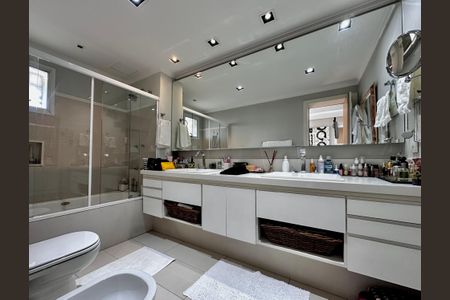 Apartamento à venda com 290m², 4 quartos e 3 vagas Apartamento à venda com 290m², 4 quartos e 3 vagasBanheiro Suíte 3