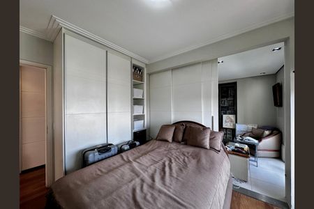 Apartamento à venda com 290m², 4 quartos e 3 vagas Apartamento à venda com 290m², 4 quartos e 3 vagasSuíte 1