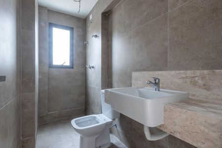 Apartamento à venda com 181m², 3 quartos e 2 vagasBanheiro do Quarto 2