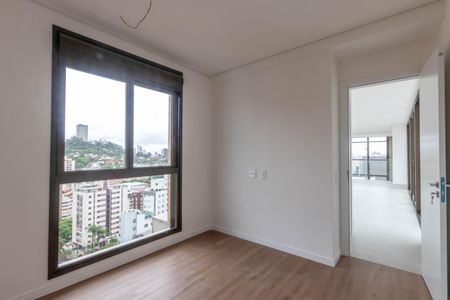 Apartamento à venda com 198m², 4 quartos e 2 vagasQuarto 4