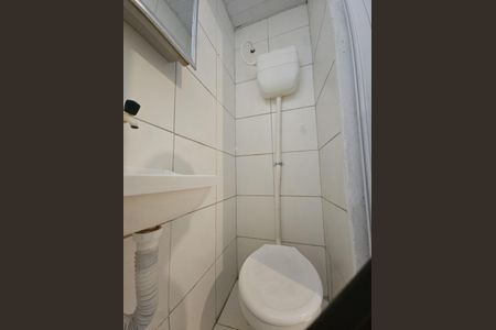 Casa para alugar com 71m², 2 quartos e sem vagaBanheiro social