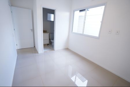Casa de condomínio para alugar com 80m², 2 quartos e 2 vagasSuíte