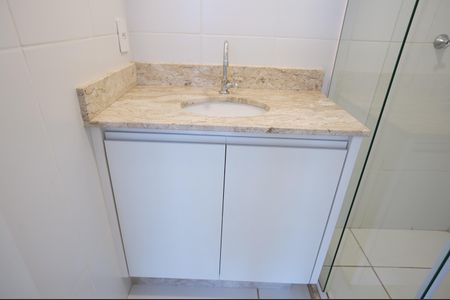 Casa de condomínio para alugar com 80m², 2 quartos e 2 vagasBanheiro social