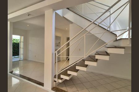 Casa de condomínio para alugar com 560m², 5 quartos e 3 vagas Casa de condomínio para alugar com 560m², 5 quartos e 3 vagasCorredor