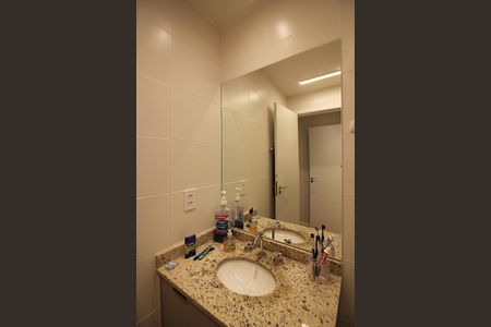 Apartamento à venda com 75m², 2 quartos e 2 vagasBanheiro da Suíte