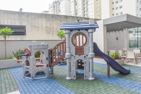 Apartamento à venda com 75m², 2 quartos e 2 vagasÁrea comum - Playground
