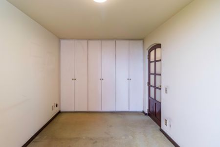 Apartamento à venda com 195m², 3 quartos e 6 vagasQuarto 2