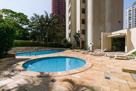 Apartamento à venda com 195m², 3 quartos e 6 vagasÁrea comum - Piscina