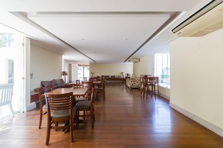 Apartamento à venda com 195m², 3 quartos e 6 vagasÁrea comum - Salão de festas