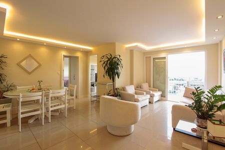 Apartamento à venda com 120m², 2 quartos e 1 vagaSala