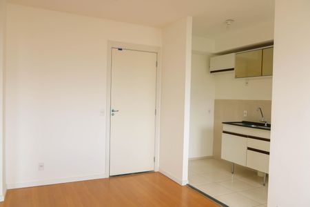 Sala  de apartamento para alugar com 1 quarto, 33m² em Todos Os Santos, Rio de Janeiro