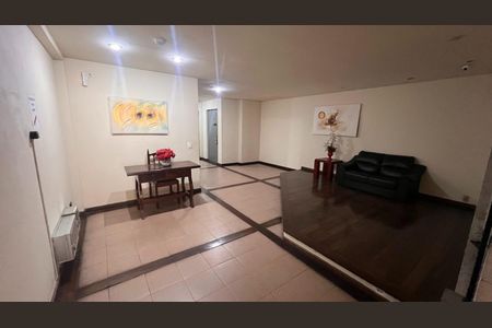 Apartamento à venda com 80m², 2 quartos e 1 vaga Apartamento à venda com 80m², 2 quartos e 1 vagaHall