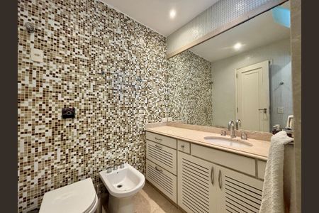 Apartamento à venda com 134m², 3 quartos e 2 vagasBanheiro Social