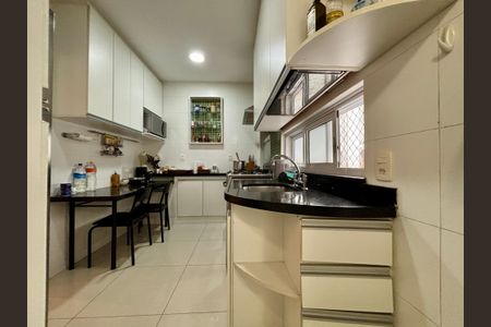 Apartamento à venda com 134m², 3 quartos e 2 vagasCozinha