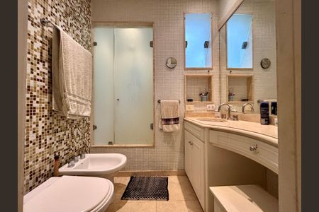 Apartamento à venda com 134m², 3 quartos e 2 vagasBanheiro da Suíte