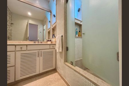 Apartamento à venda com 134m², 3 quartos e 2 vagasBanheiro Social