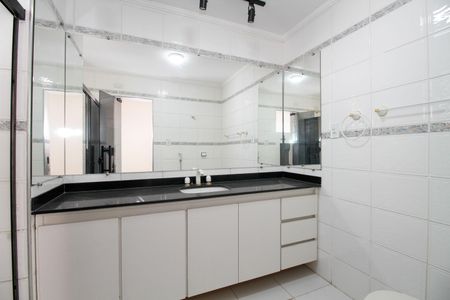 Apartamento à venda com 140m², 3 quartos e 1 vaga Apartamento à venda com 140m², 3 quartos e 1 vagaBanheiro da Suíte