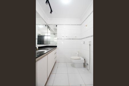 Apartamento à venda com 140m², 3 quartos e 1 vaga Apartamento à venda com 140m², 3 quartos e 1 vagaBanheiro da Suíte