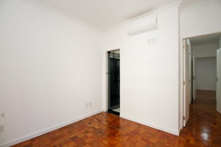 Apartamento à venda com 140m², 3 quartos e 1 vaga Apartamento à venda com 140m², 3 quartos e 1 vagaSuíte