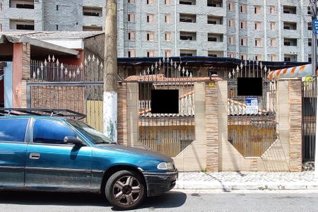 Casa para alugar com 80m², 2 quartos e 3 vagasFachada + placa