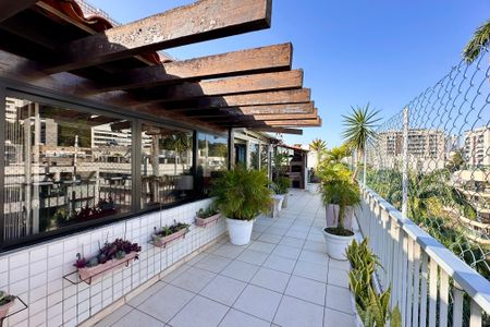 Apartamento à venda com 330m², 4 quartos e 3 vagasVaranda Sala