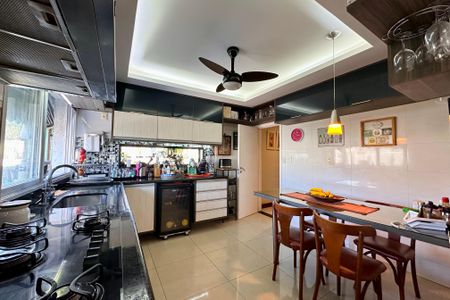 Apartamento à venda com 330m², 4 quartos e 3 vagasCozinha