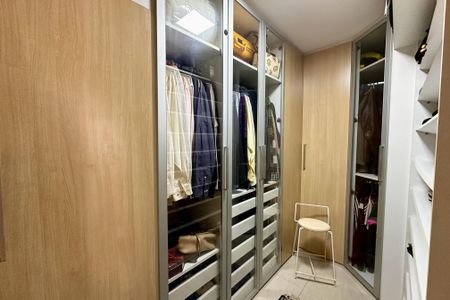 Apartamento à venda com 330m², 4 quartos e 3 vagasQuarto 5 - Suite - Closet